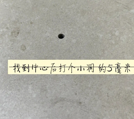 八步瓷砖空鼓维修公司专业解答在瓷砖铺贴过程中，如果砂料搅拌不均匀，将会带来以下问题